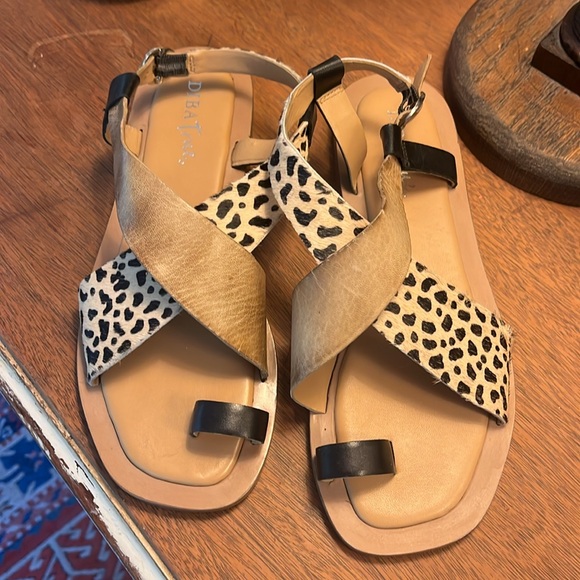 DIBA TRUE Count Tess sandals :: 9M :: like new - Picture 2 of 8